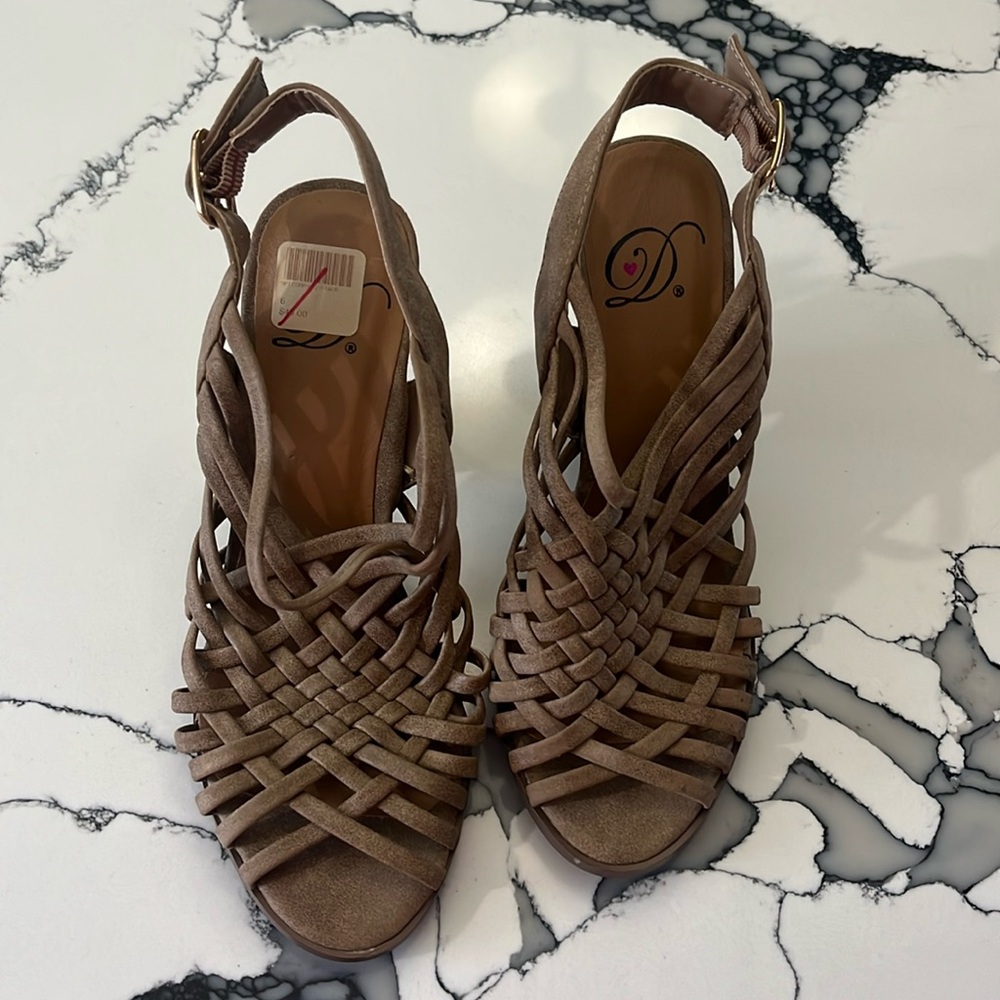 Delicious Heeled Nude Tan suede Sandals, Size 6